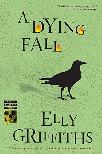 A Dying Fall (Ruth Galloway Mystery) (Ruth Galloway Mysteries, 5)
