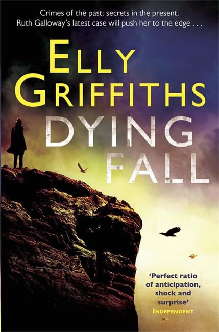 A Dying Fall: A spooky, gripping read for Halloween (Dr Ruth Galloway Mysteries 5) (The Dr Ruth Galloway Mysteries)